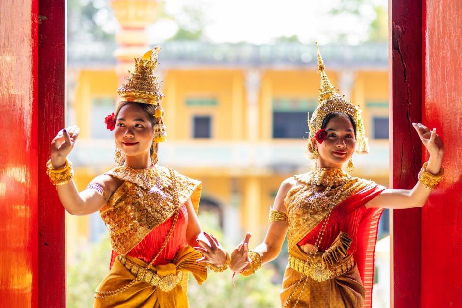 Traditional Khmer apsara dancers 