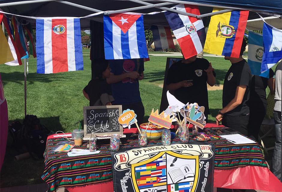 Spanish Club table on LBCC Join a Club Day